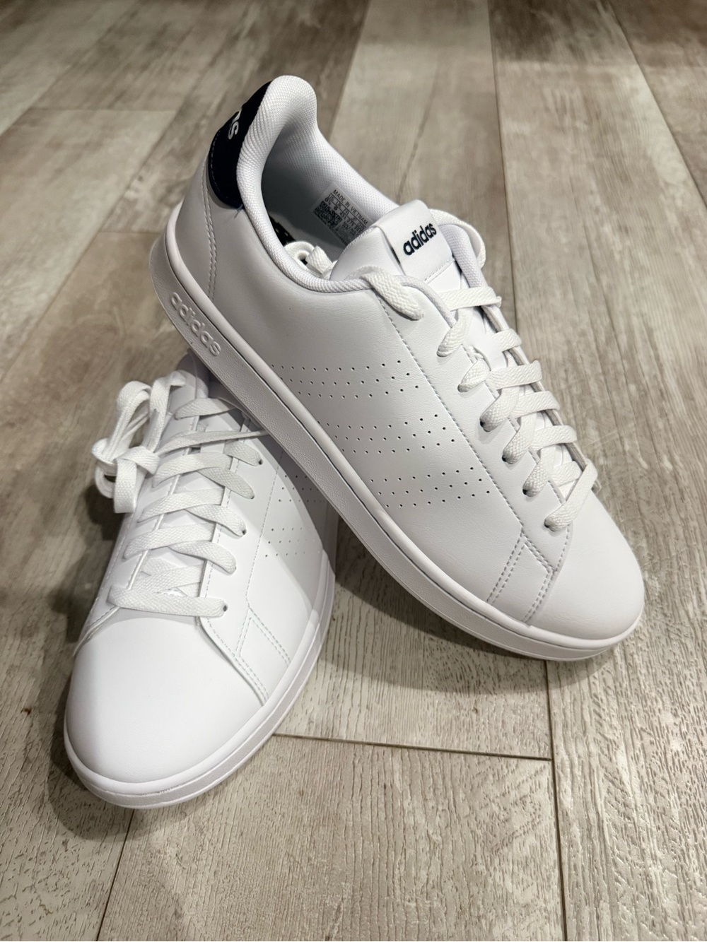 Adidas Advantage Men’s 9.5 White Navy Cloudfoam Sneakers GZ5299 New With Box